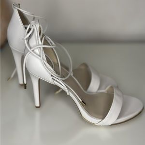 Nine West, never worn, Sized 10 , stringy ties, gold bottom.